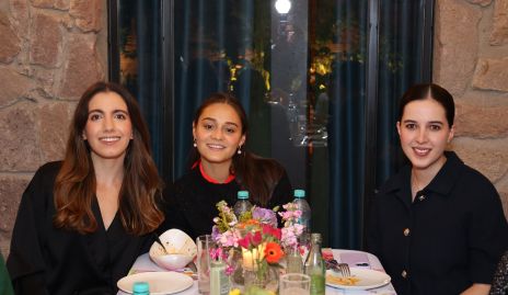  Ana Castrillón, Úrsula y Renata Castillo.