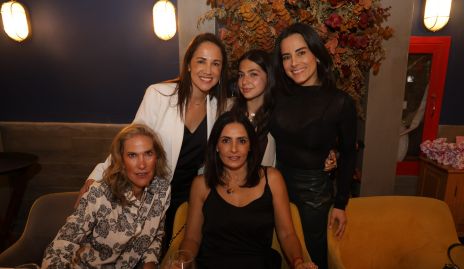  Lety Aguilar, Carolina Guzmán, Anilú Enríquez, Claudia Quiroz y Claudia Artolózaga.