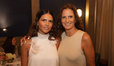  Ana Pau de la Fuente con su mamá Marcela Gómez.