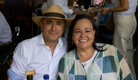  Adrián González y Lili de González.
