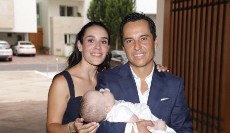  Ximena Castillo y Luis Manuel de la Rosa con su hijo Pablo.