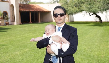  José Agustín Castillo con su ahijado Pablo de la Rosa.