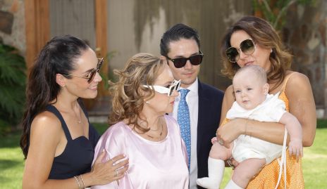  Maricarmen López con sus hijos Ximena, José Agustín y Fernanda Castillo y su nieto Pablo.