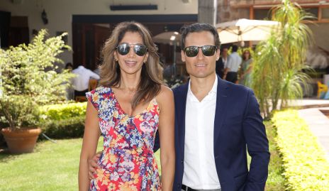 Cecilia de los Santos y Roberto de la Rosa, padrinos de Pablo.