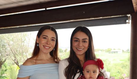  Michell Cano y Paulina Rodríguez con su hija María.