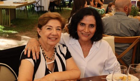  Conchita Vega y Magdalena López.