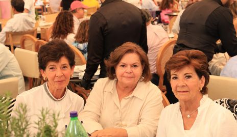  Bety Blanco, Ana Teresa Ávila y Mercedes Muñiz.