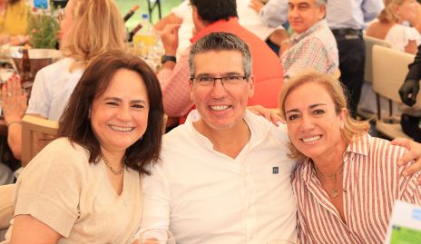  Coco Leos, Mauricio Alcalde y Karina Ramos.