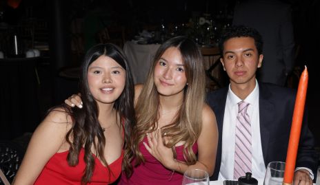  Sofía Anguiano, Camila Anguiano y Ricardo Medina.