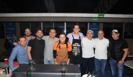  Francis, Jorge, Alex, Juan Antonio, Lalo, Christopher, Christian, Óscar y Jorge.
