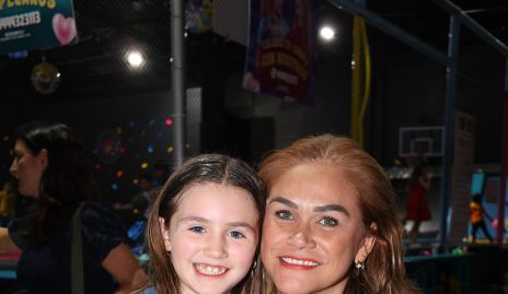  Danae Enríquez con Catalina.