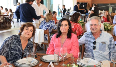  Ana María, Déborah y Daniel Dauajare.