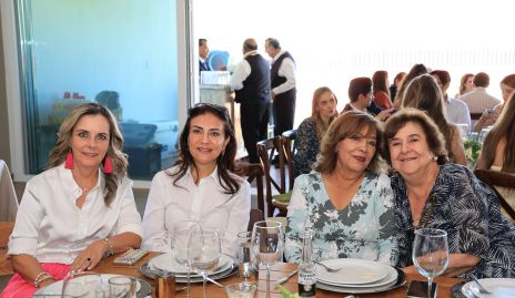  Amparo Lomelín, Mónica Gutiérrez, Guille y Ana María Dauajare.