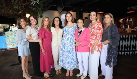  Familia Gómez Valle, Paty, Lourdes, Patricia, Monse, Michell, Gela, Gaby y Maricarmen.