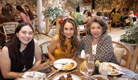  Alexa Chalita, Martha Chalita y Jannet Cajiga.