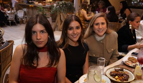  Ana Lucía Díaz, Car y Camila Fernández.