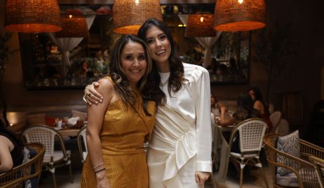  Martha Chalita y Paola Dávila.