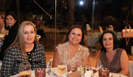  Nayelli Mateos, Martha Elena Romero y Gabriela Valverde.