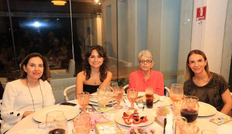  Claudia Robles, Sheste Saure, Graciela Robles y Mariana Cruz.