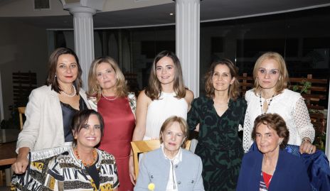  Verónica Anaya, Eva Anaya, Gabriela Martins, Cristina Ruiz, Mayi Ruiz, Maricarmen Cambeses, Lynnette Pizzuto y Menchus.