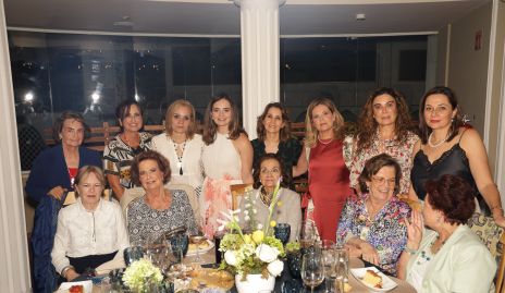  Menchus, Maricarmen Cambeses, Mayi Ruiz, Gabriela Martins, Cristina Ruiz, Eva Anaya, Bárbara Martins, Verónica Anaya, Lynnette Pizzuto, Coco Pizzuto, Priscila Leyva, Martha Pizzuto y Eva Pardo.