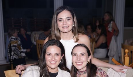 Paulina Villalobos, Gabriela Martins y Cristina Ledezma .