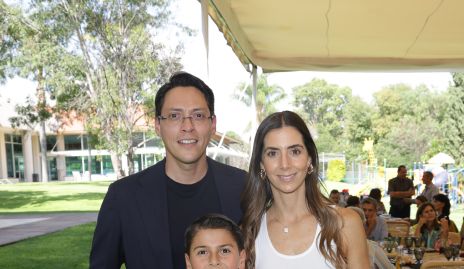 Enrique Nieto y Priscila Jourdain con sus hijos Santi y Lorenza.