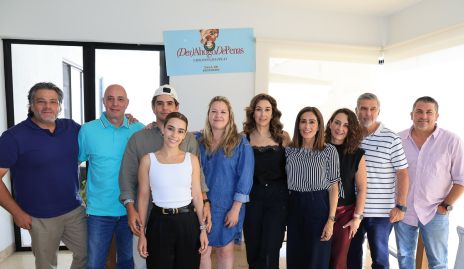 Fernando de los Santos, Sergio Bedolla, Juan Pablo Leiva, Mari Del Valle, Lorena Martínez, Pilar Martínez, Came Stevens, Gloria Martínez, José Luis Leiva y Alejandro Martínez.