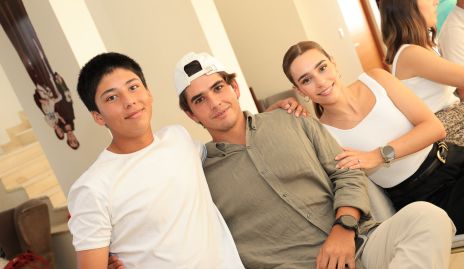  Sebastián de los Santos, Juan Pablo Leiva y Mari del Valle.