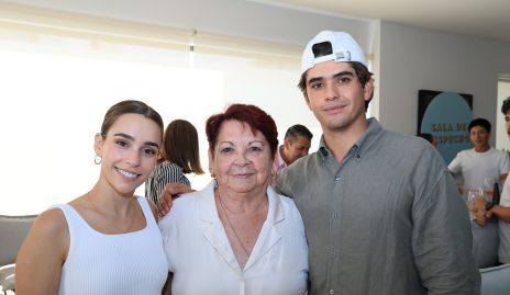  Mari del Valle, Gloria Bazúa y Juan Pablo Leiva.