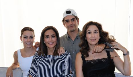  Mari del Valle, Came Stevens, Juan Pablo Leiva y Pilar Martínez.