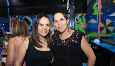  Ale Díaz de León y Pilar Allende.