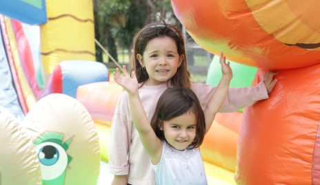 Eugenia Martínez y Alba Reynoso.