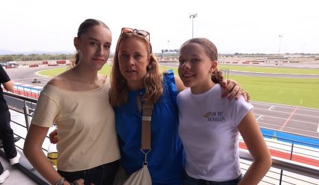  Mariana Torres con sus hijas Sofía y Daniela Torre.