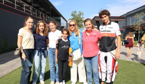  Familia Torres, Sofía, Paula, Daniela, Patricio, Mariana, Sofía y Santiago.