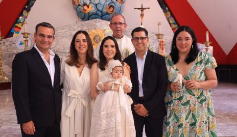  Carlos Rebolledo, Charo Ortuño, Verónica Ortuño, Padre Gabriel del Valle Raúl Martínez y Fernanda Martínez con Paula.