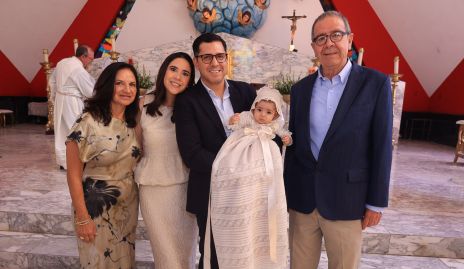  Rosario de Ortuño, Verónica Ortuño, Raúl Martínez y Juan Ortuño con Paula.
