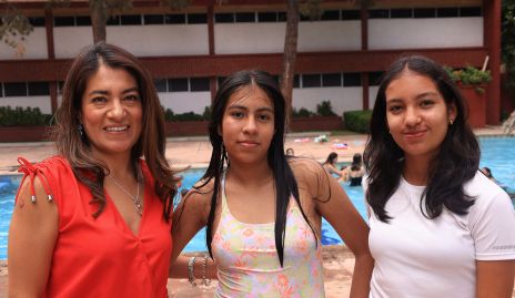  Ana Luisa Martínez, María José Macías y Mer Macías.