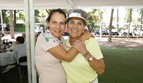  Maricela Pérez y Ana Laura Azcárraga.