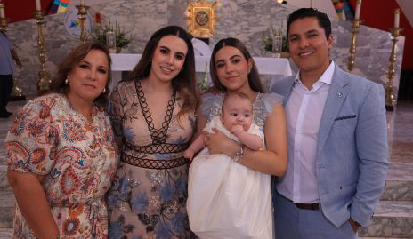  Adriana Enríquez, Adriana Zapata, Mariana Zapata, Christian Figueroa y Nicolás.