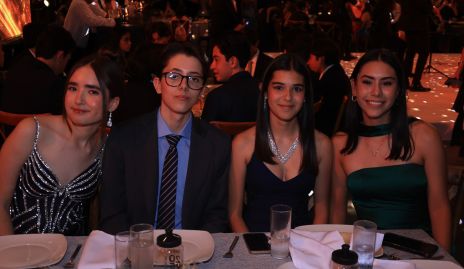  Isabella García, Álvaro Herrera, Ximena Flores y Fer Corona.