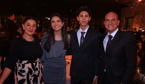  Denisse Ovalle, Patricia Gómez, Santiago Lozano y José Luis Lozano.