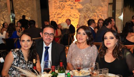  Patricia Vallejo, Eduardo de la Peña, Lupita Chaires y Geraldina Morón.