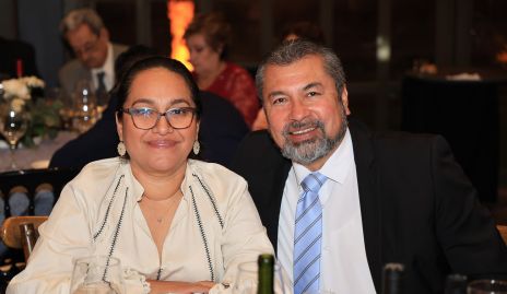  Elizabeth López y Luis Villanueva.