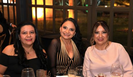  Patricia Segura, Laura Valadez y Rosario Segura.