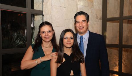  Ceci Ponce y César Ramos con su hija Fer.