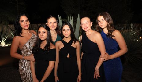  Elisabetta Morales, Ceci Ponce y Adelaida Abarca con sus hijas Alexa, Fer y Fátima.