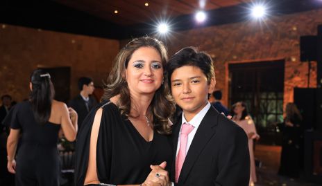  Fernanda León con su hijo Adrián.