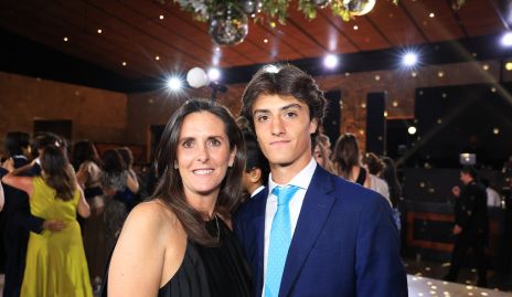  Paola Meade con su hijo Emiliano.