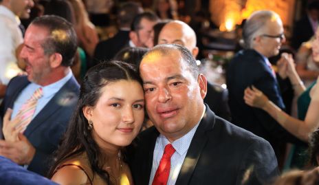  Oscar González con su hija Majo.